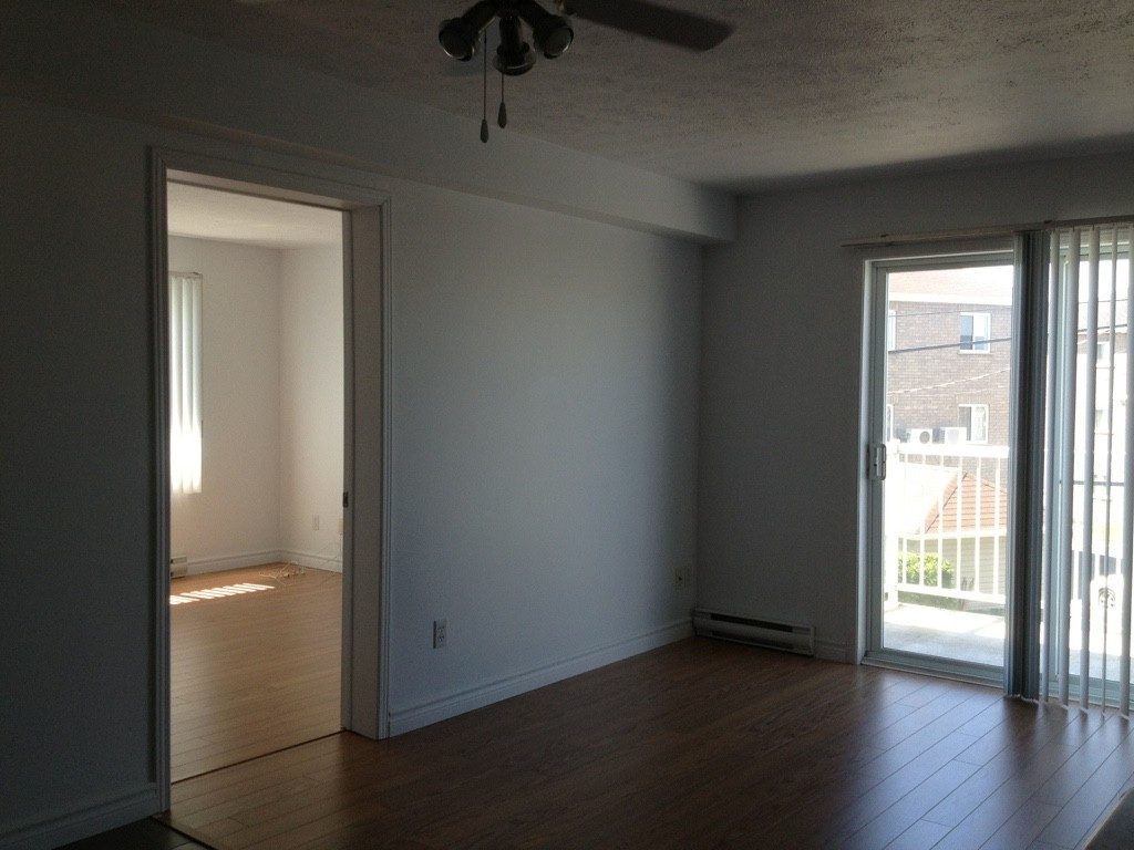 Séjour d'un 3½ avec porte-patio
